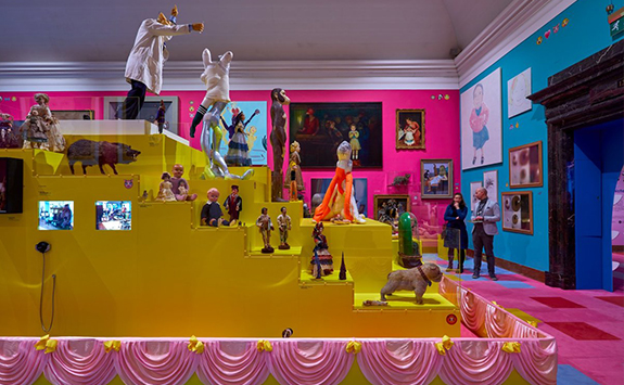 Exhibition with colour sculptures 